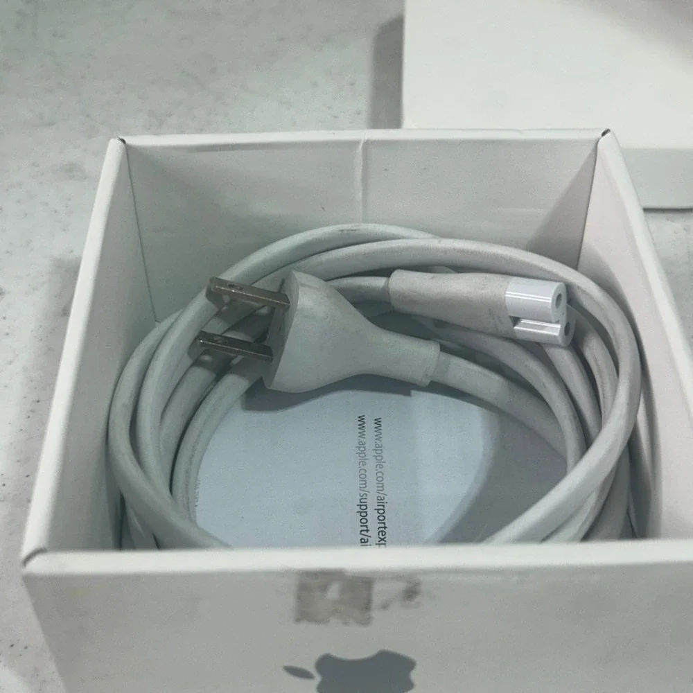 Apple AirPort Express Base Station A1392 802.11n Wi-Fi Router‎ White AirPlay